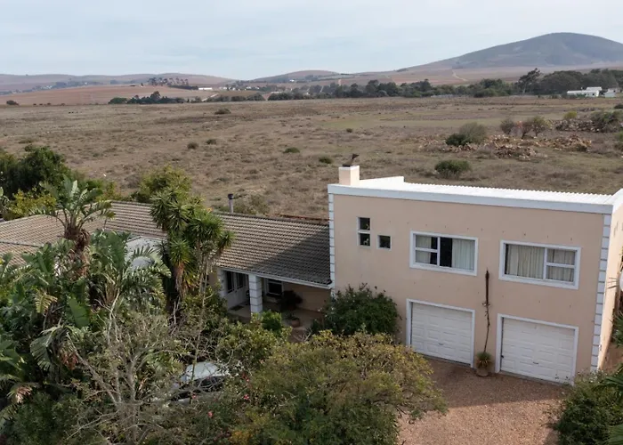 3 Bedroom Part House In The Scenic Durbanville Wine Lands Area, Holiday Facility
