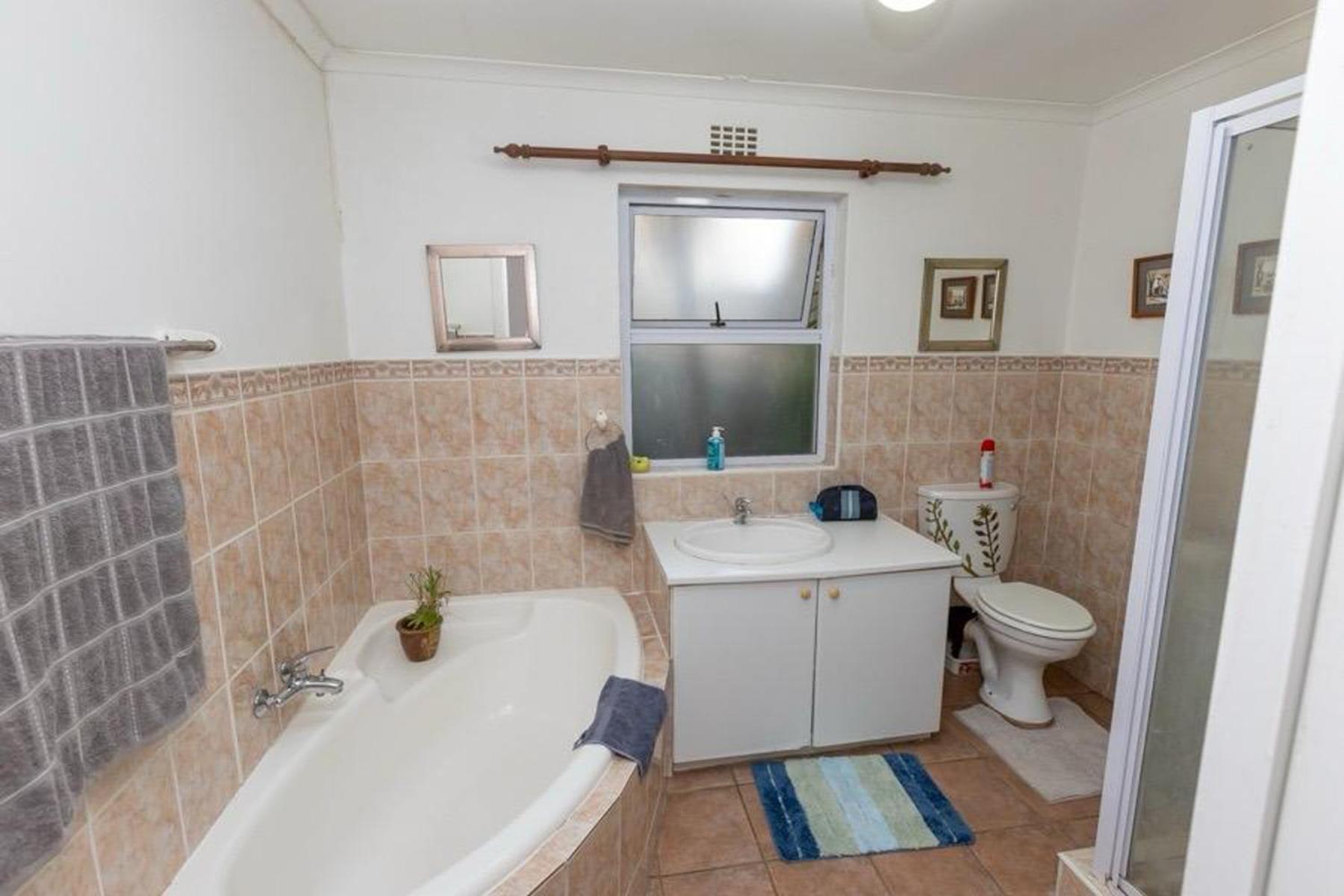 Holiday home 3 Bedroom Part House In The Scenic Durbanville Wine Lands Area, Facility Cape Town